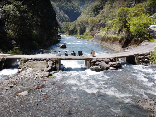 ヤフトピでも取り上げられた絶景「桑尾沈下橋」まで徒歩0分