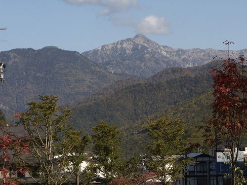 標高1260m、笠ヶ岳（2,989m）など北アルプスに囲まれた環境
