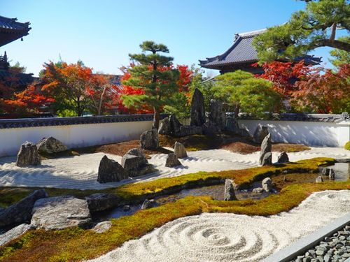 市内屈指の紅葉の名所　漢陽寺