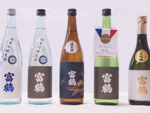 一押しの冨鶴「特別純米　竹林」（中央青ラベル）は、角の取れたまろやかで芳醇な味わい。
