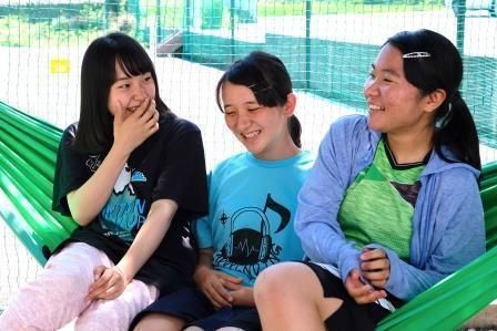 生徒と共に笑い、泣き、ときには論戦することも。夢を抱き夢を育む。 自らも遣り甲斐と成長を実感する日々があります。