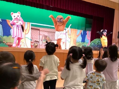 静内保育所の観劇会