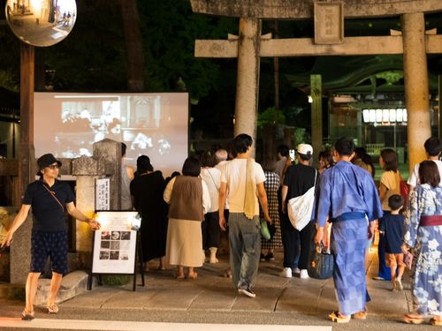 城崎温泉街の神社で開催したピアノ伴奏付き上映会