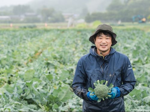 南相馬市にある「武田ファーム」で、野菜やお米を作る武田さん。