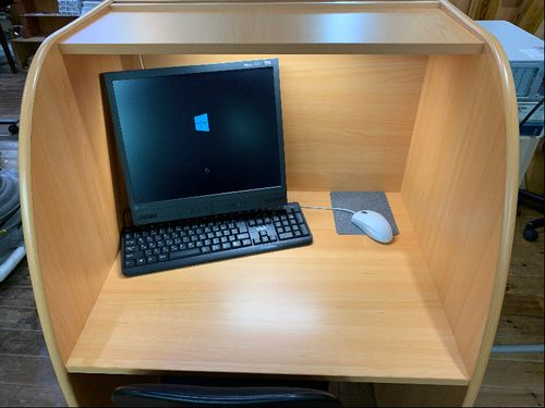 一人一台PCがあり、学習に取り組むことができます