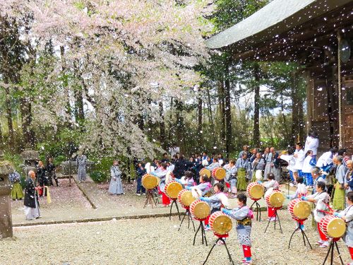 毎年4月28日に開催される勝常念佛踊り