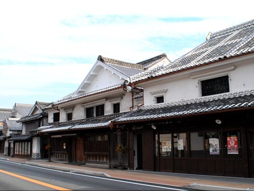 白壁の街並み