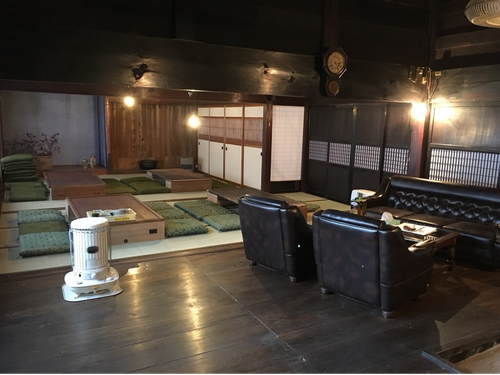 空き家の一つです。空き家を活用して観光案内や移住体験の拠点づくりに取り組んでいただきます。