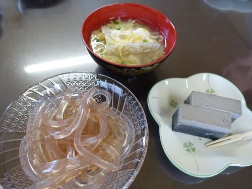 寒天の試食料理：生天、ごま天寄せ、寒天スープ（一例）