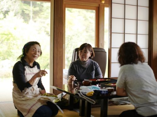 地元の女性グループが作るお弁当が自慢の「いじら・焼き畑食堂」
