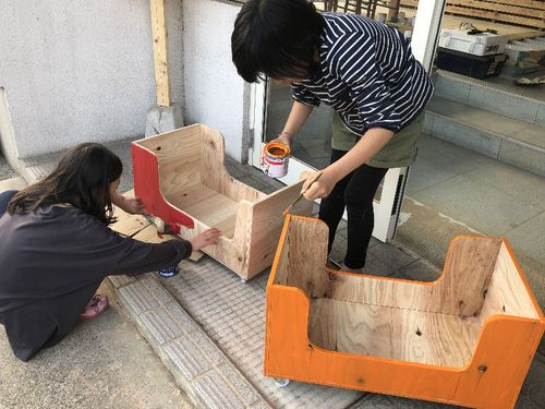 スクールで使う小物入れを自分たちで作りました