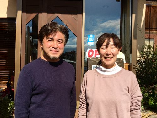 オーナーの稲田さんご夫妻！元アウトドアガイドです。