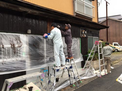 江迎活性化協議会には様々な技術を持った方が集まっています。「宿場町」の風景づくりも自分たちの手で実施。