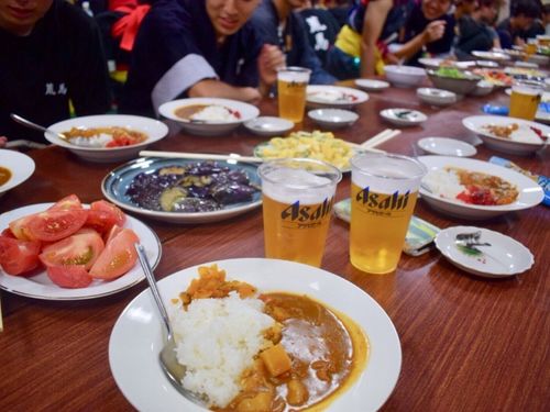 食事を囲み、語るうち、大川平があなたの第二のふるさとに。