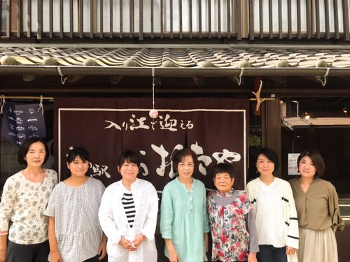 おおたやのスタッフは地域のママさんグループが中心。