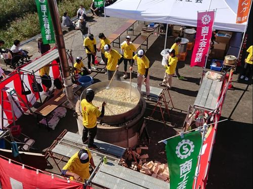 鬼北町最大のお祭り「でちこんか」きじ鍋提供中