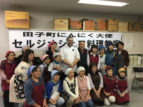 田子町のにんにく大使イタリア人シェフのセルジオさんの料理教室