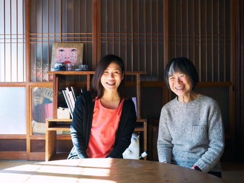 豊岡まち塾メンバーの一部。シェアスペース「コトブキ荘」にて（左：コトブキ荘管理人でもあるプロジェクト作成者）
