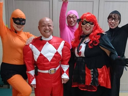 【あなたが出会うかもしれない人たち】 「劇団杉ぼっくり」のみなさん。魚梁瀬地区には劇団杉ぼっくりというサークルがあります。実は劇の中で、やなせンジャーとして活躍されていたとか！(^0^)