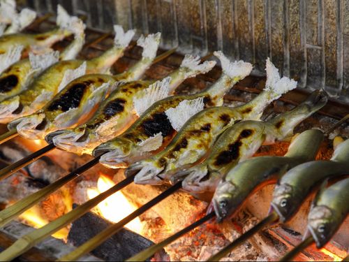 町の特産のあゆ　夏にはおいしいアユが食べられます