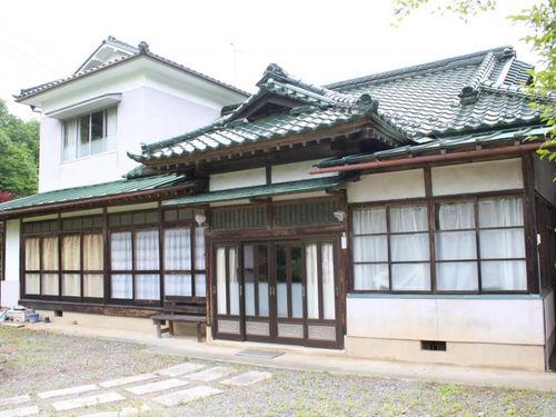 町には約350件の空き家があり、そのほとんどが手つかずの状態