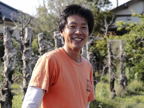 きゅうり農家で勉強中の田中さん！