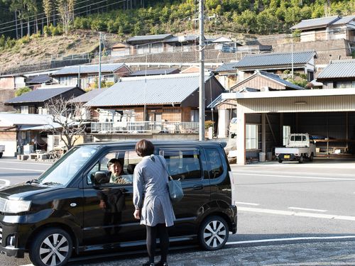 歩いてると声をかけてくれる人がいたり。