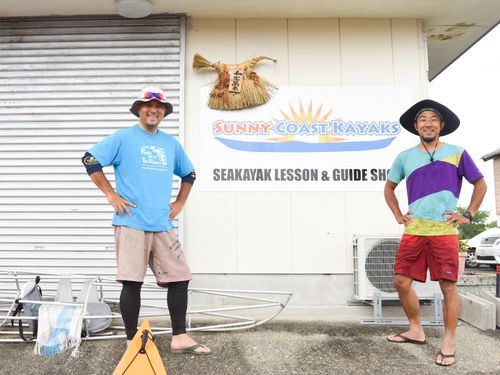 サニーコーストカヤックス代表本橋洋一さん（左）と丸尾さん