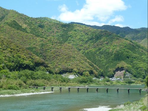 仁淀川　名越屋沈下橋