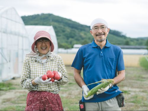 研修制度を利用した後、農家さんとして独立した吉田さんご夫婦 　［会社と家を往復する忙しさを脱し未経験から農業の道へ～　http://shimokawa-life.info/interview/interview-vol18/ ］