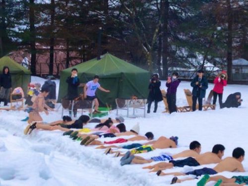 雪の上でテントサウナ！