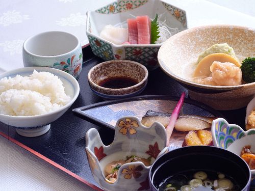 現在宿泊者に提供されている夕食膳