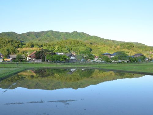 中心市街地から北に車で約15分。山と共に生きる町。鮎釣りで有名な気仙川も流れています。