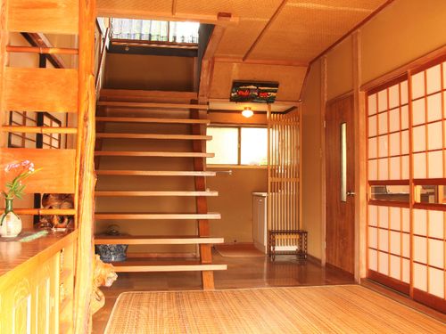 温泉街に構えたお試し住宅は、空き家を活用。