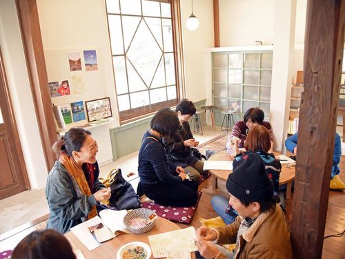 第二待合室でのイベント「蜜蝋ハンドクリームワークショップ」