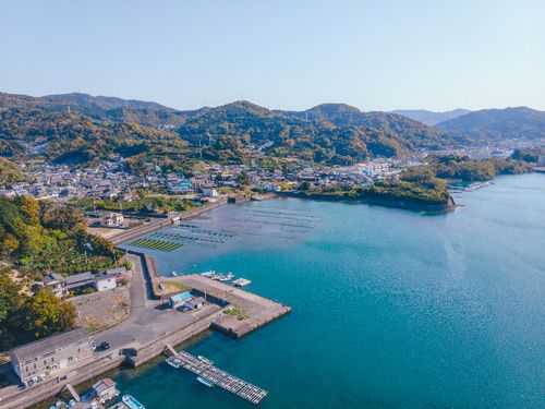海と山に囲まれた自然豊かな場所