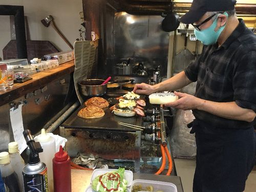人気のハンバーガー屋さん”Woodybell”も移住者です