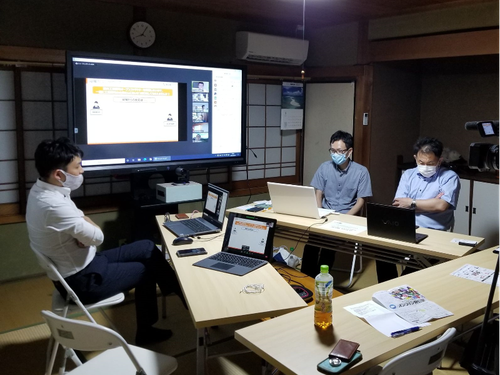 オンラインで会場から配信しています！