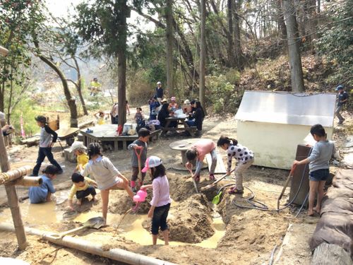 子育て拠点では多くの子育て世帯や移住者が集っている
