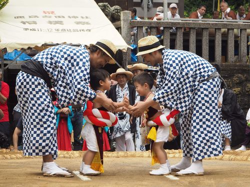 潮来市で行われるちびっ子相撲、どちらも頑張っています！