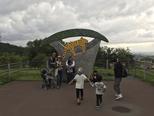 体験ツアーで旭山動物園へ。夏と冬、昼と夜。動物たちはいろんな姿を見せてくれます。