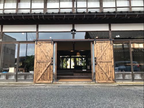 WAKUBATAYAの外観（入口）