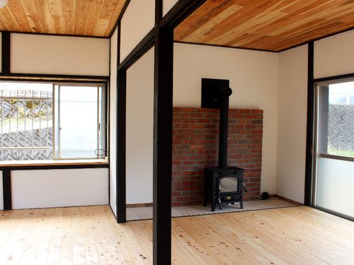 薪ストーブ付きのお部屋です