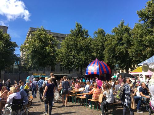 太陽を楽しむのが大好きなオランダ人。お天気のいい日にはピクニックやフードフェスでゆっくり食事を愉しむ