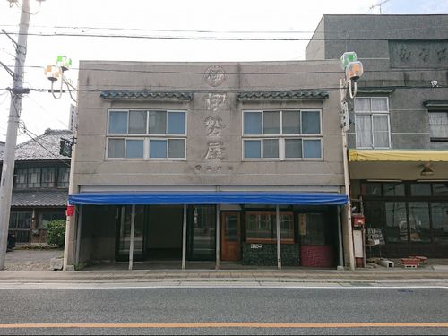 ゲストハウス予定地の物件。築100年を超える和菓子屋跡地。