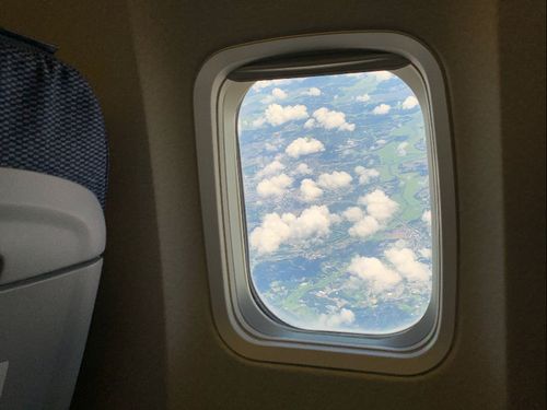 フライト中にふと目が覚めて窓の外を見たら