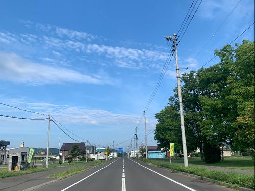 道が真っ直ぐで空が広い〜