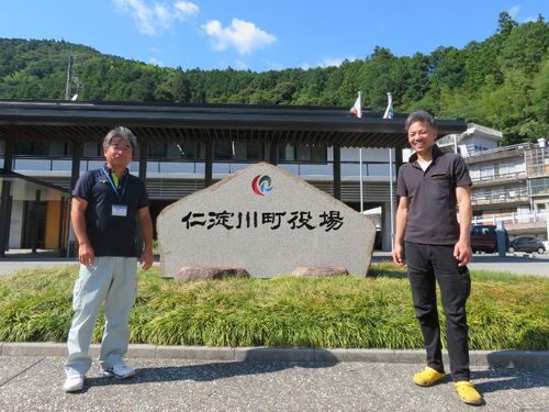 川手功司さん（写真右）
