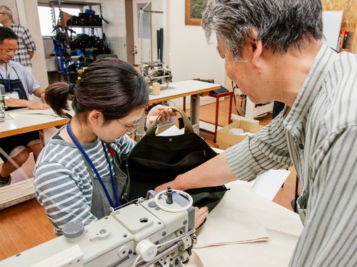 工業ミシンの仕組み、鞄の構造なども学べます！