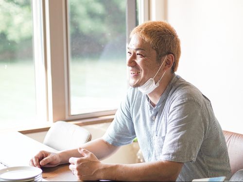 一流のシェフというよりは人生の達人と呼びたくなる阪口さん。
